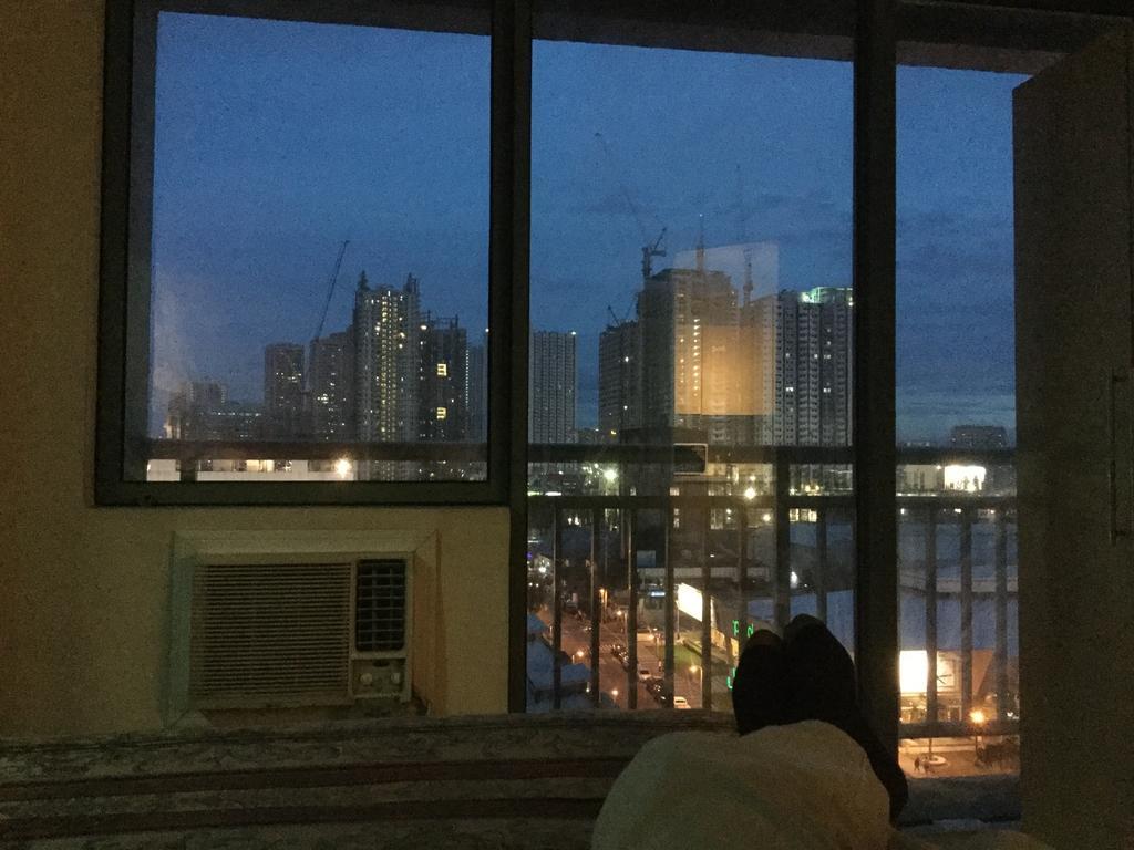 Ortigas 2 Bedroom Corner Unit With 2 Queen Across Shangrila 马尼拉 外观 照片