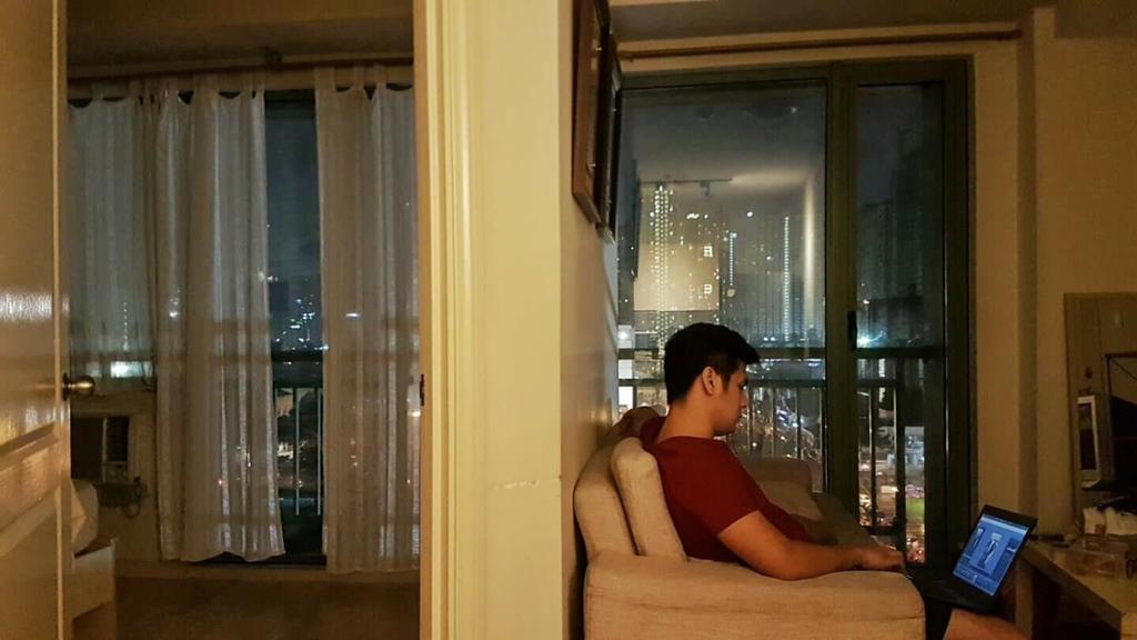 Ortigas 2 Bedroom Corner Unit With 2 Queen Across Shangrila 马尼拉 外观 照片